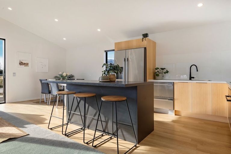 Photo of property in 32 Riley Street, Lake Hawea, 9382