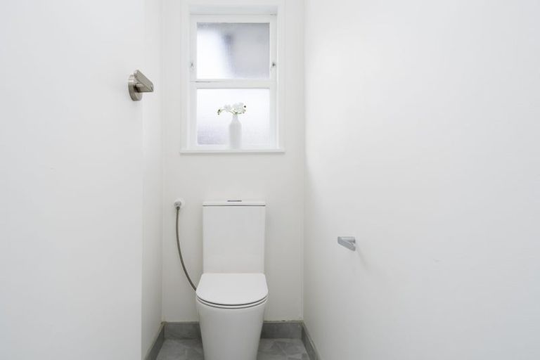 Photo of property in 33 Longburn Road, Henderson, Auckland, 0610