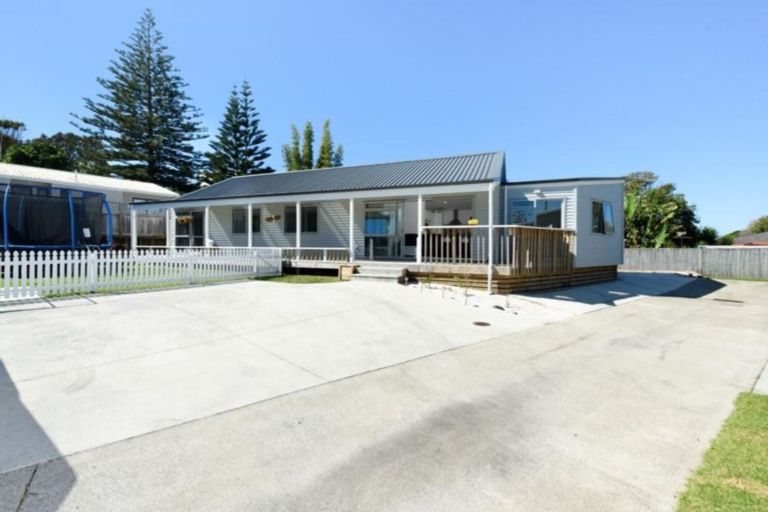 Photo of property in 1321b Papamoa Beach Road, Papamoa Beach, Papamoa, 3118