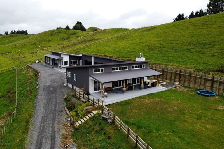 Photo of property in 143e Smith Road, Dannevirke, 4978