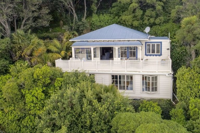Photo of property in 12 Nikau Road, Point Howard, Lower Hutt, 5013