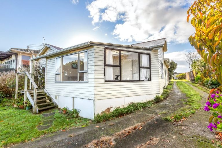 Photo of property in 12 Mana Esplanade, Paremata, Porirua, 5026