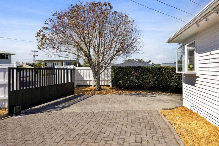 Photo of property in 20 Stuart Place, Blagdon, New Plymouth, 4310