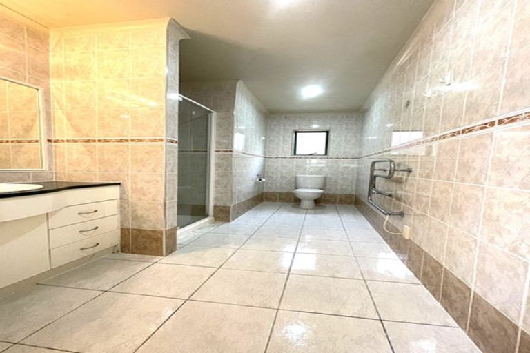 Photo of property in 111 Hugh Green Drive, Pinehill, Auckland, 0632