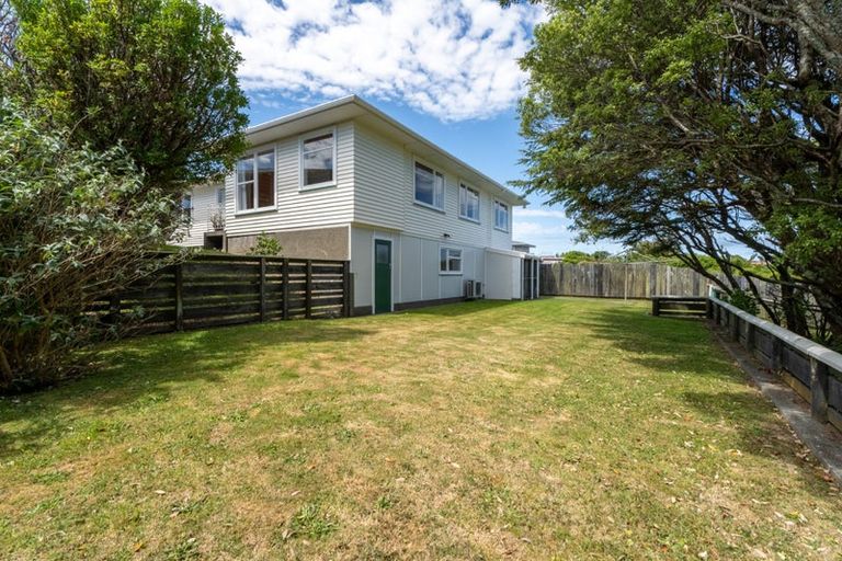 Photo of property in 25 Baylands Drive, Newlands, Wellington, 6037