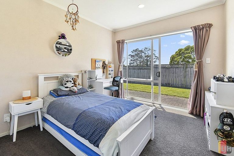 Photo of property in 50 Stranraer Crescent, Wattle Downs, Auckland, 2103