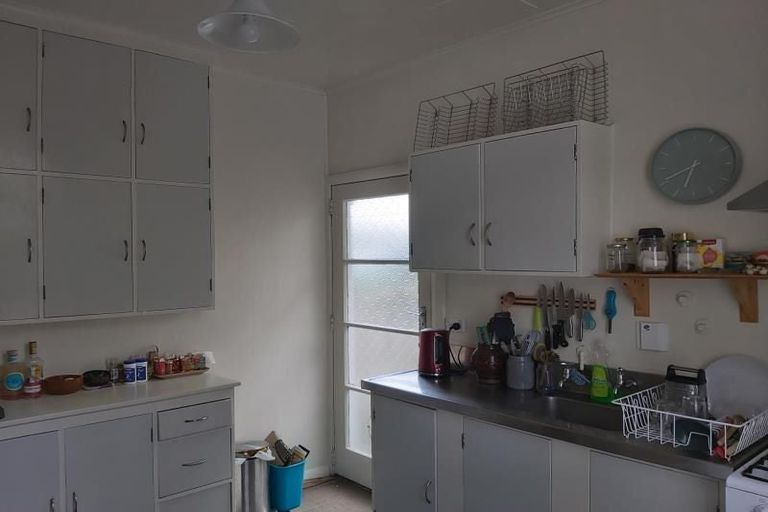 Photo of property in 98a Northland Road, Northland, Wellington, 6012