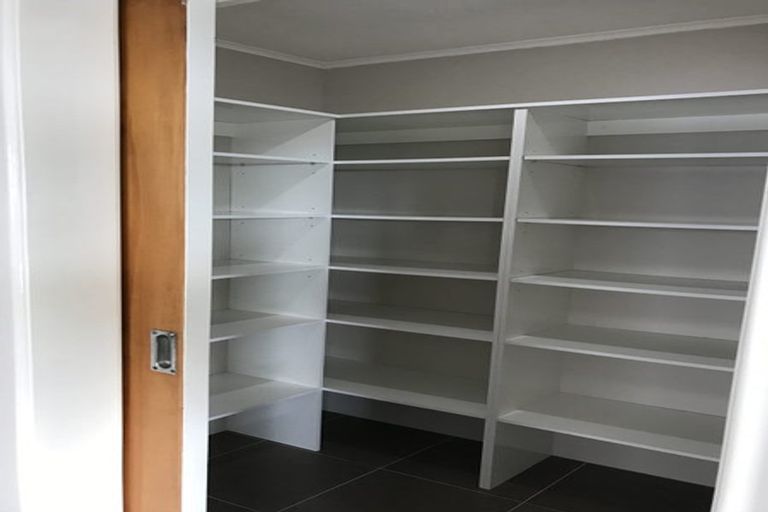 Photo of property in 7 Lyndhurst Road, Te Atatu South, Auckland, 0610