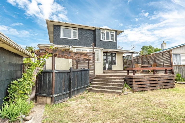 Photo of property in 64 Purnell Street, College Estate, Whanganui, 4500