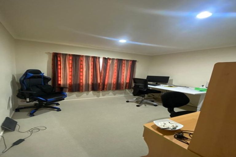 Photo of property in 34 Craigavon Drive, East Tamaki, Auckland, 2013