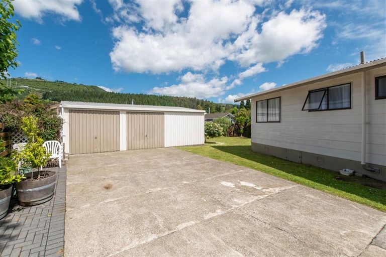 Photo of property in 14 Chapman Place, Fairy Springs, Rotorua, 3015