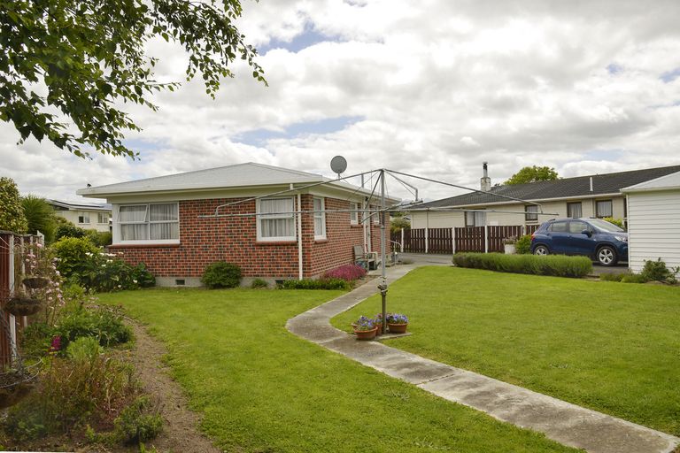 Photo of property in 11 Fairbrother Street, Carterton, 5713