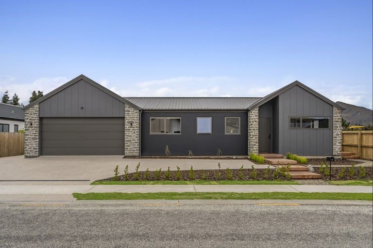 Photo of property in 7 Onyx Street, Albert Town, Wanaka, 9305