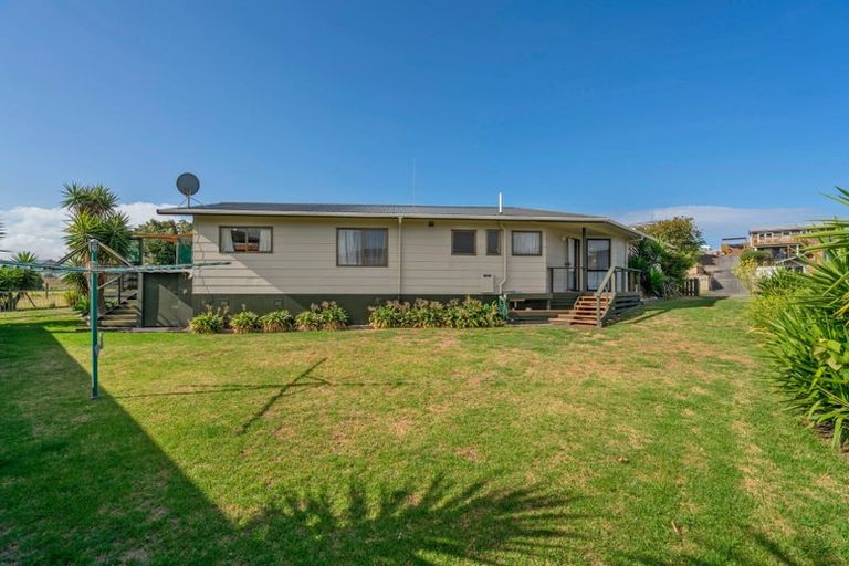 Photo of property in 14 Hanlen Avenue, Waihi Beach, 3611