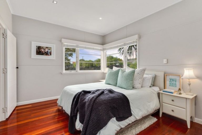 Photo of property in 15 Eversleigh Road, Belmont, Auckland, 0622