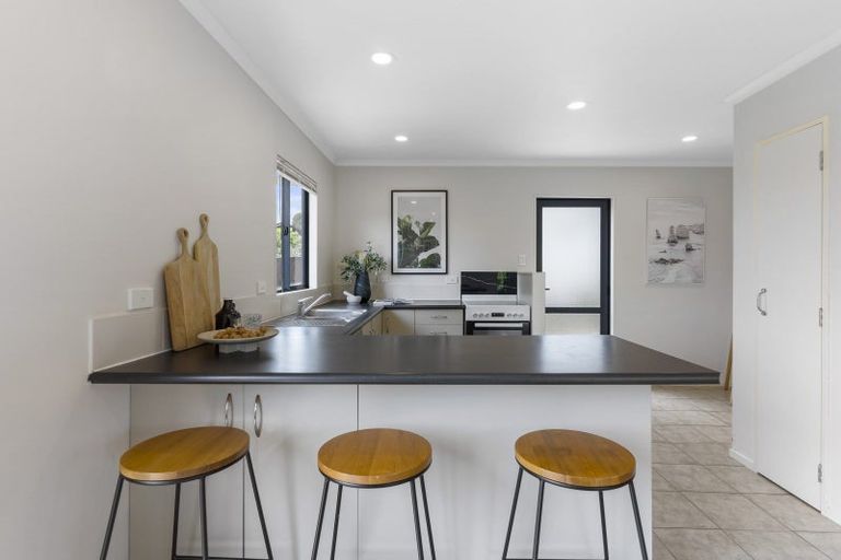 Photo of property in 77a Stott Avenue, Birkdale, Auckland, 0626