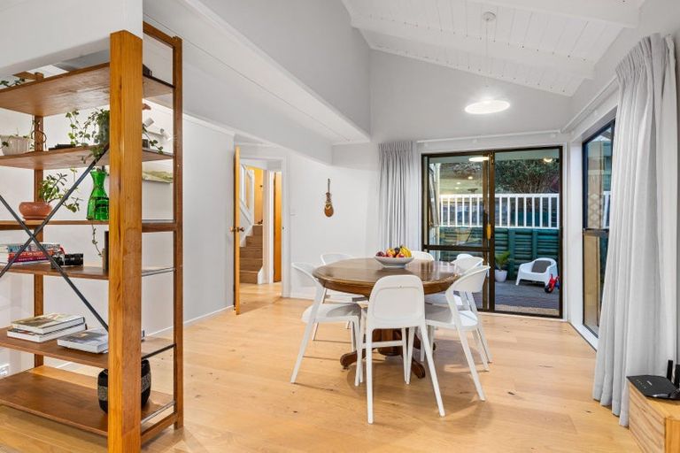 Photo of property in 28 Maori Hut Road, Red Beach, 0932