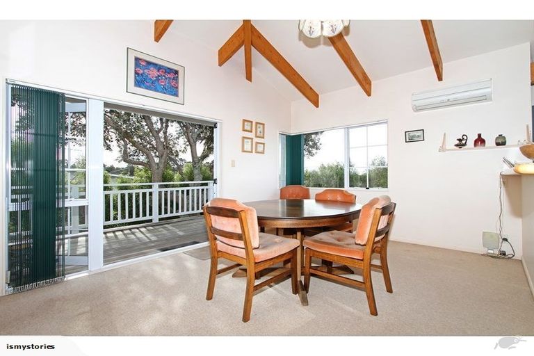 Photo of property in 2/148 Oaktree Avenue, Browns Bay, Auckland, 0630
