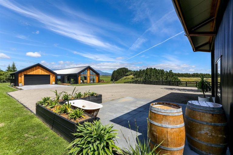 Photo of property in 594 Mangorei Road, Mangorei, New Plymouth, 4371