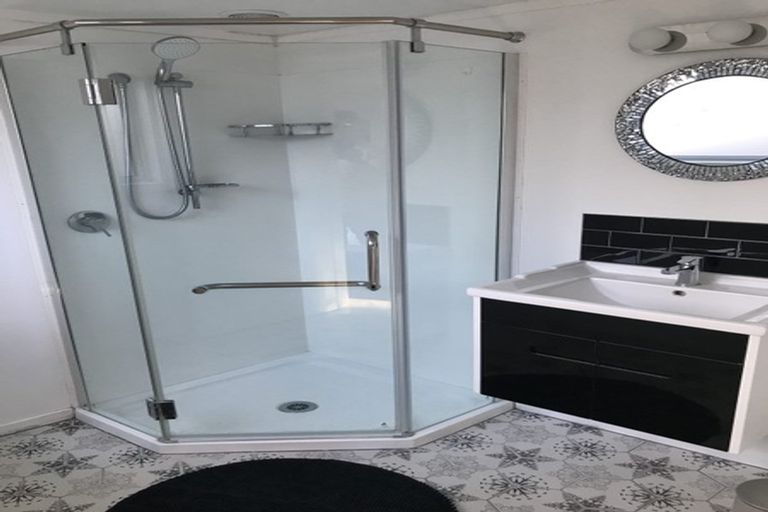 Photo of property in 15 Williams Street, Cambridge, 3434