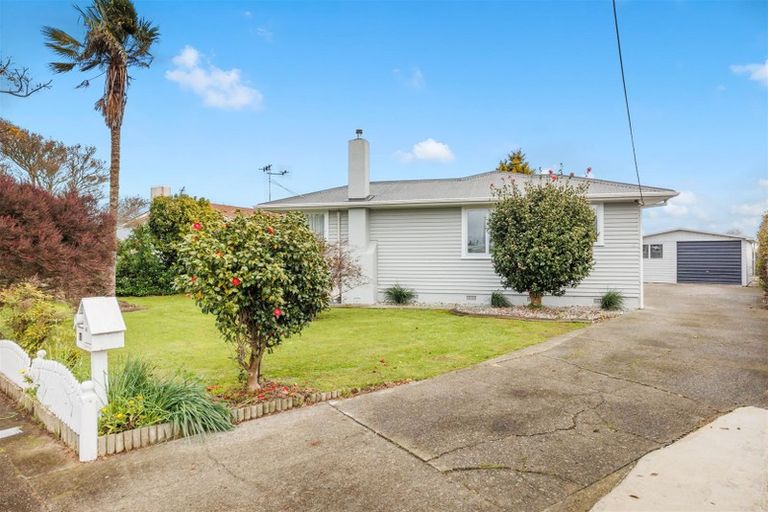 Photo of property in 10 Peters Avenue, Cloverlea, Palmerston North, 4412