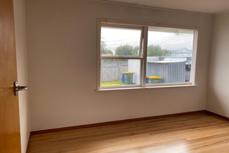 Photo of property in 2/2 Archibald Road, Kelston, Auckland, 0602