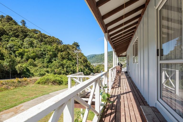 Photo of property in 38 Buller Street, Picton, 7220