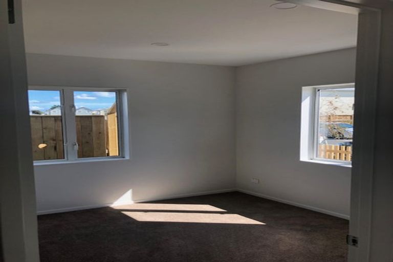 Photo of property in 2 Riroriro Close, Papakura, 2110