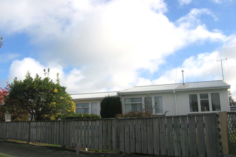 Photo of property in 3 Glasgow Street, Takaro, Palmerston North, 4412