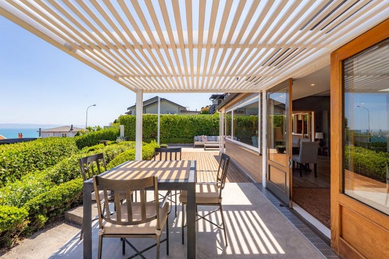 Photo of property in 135 Thompson Road, Bluff Hill, Napier, 4110