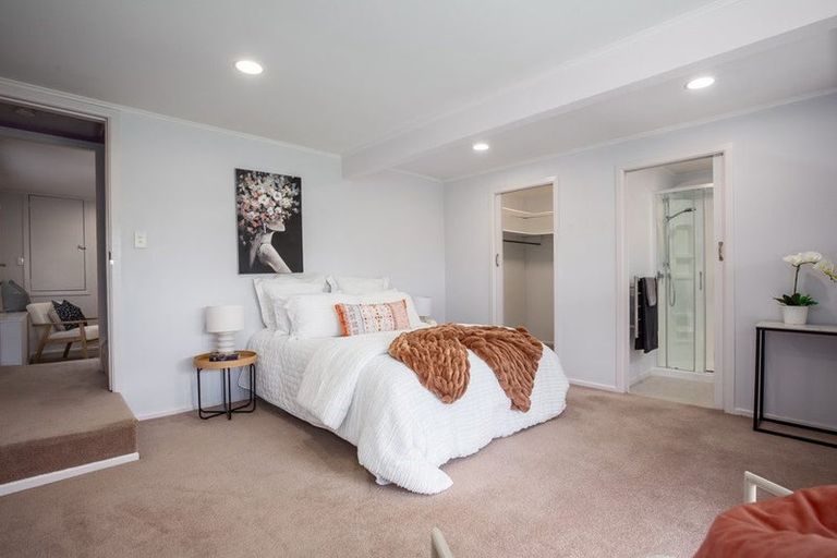 Photo of property in 17 Southern Cross Crescent, Island Bay, Wellington, 6023