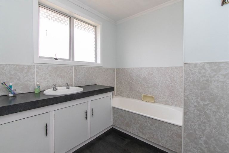 Photo of property in 6 Kowhai Street, Inglewood, 4330