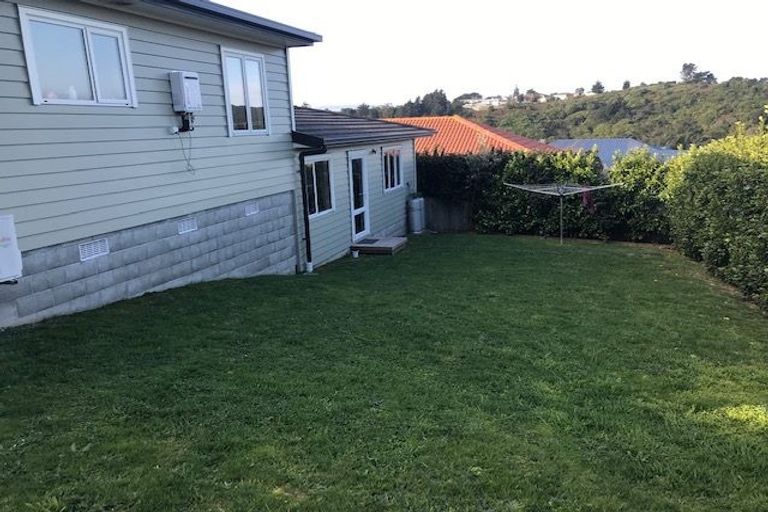 Photo of property in 4 Kaweka Close, Aotea, Porirua, 5024