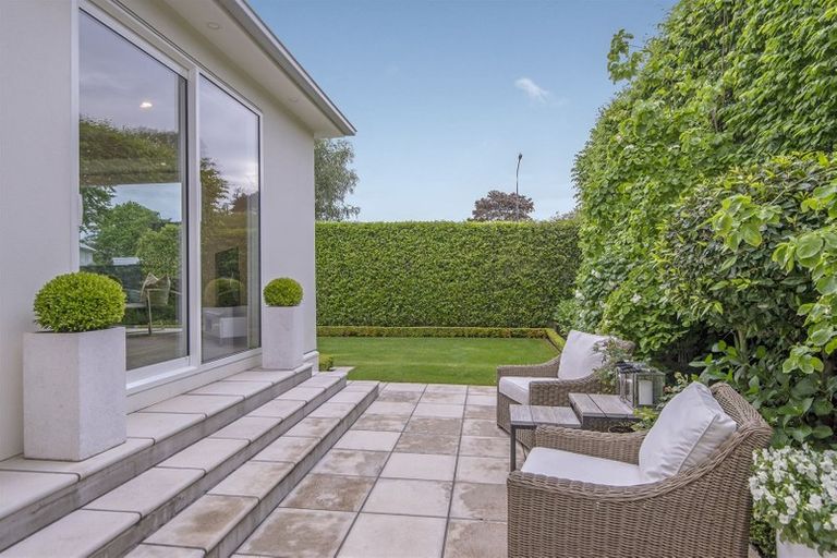 Photo of property in 2/24 Thornycroft Street, Fendalton, Christchurch, 8052