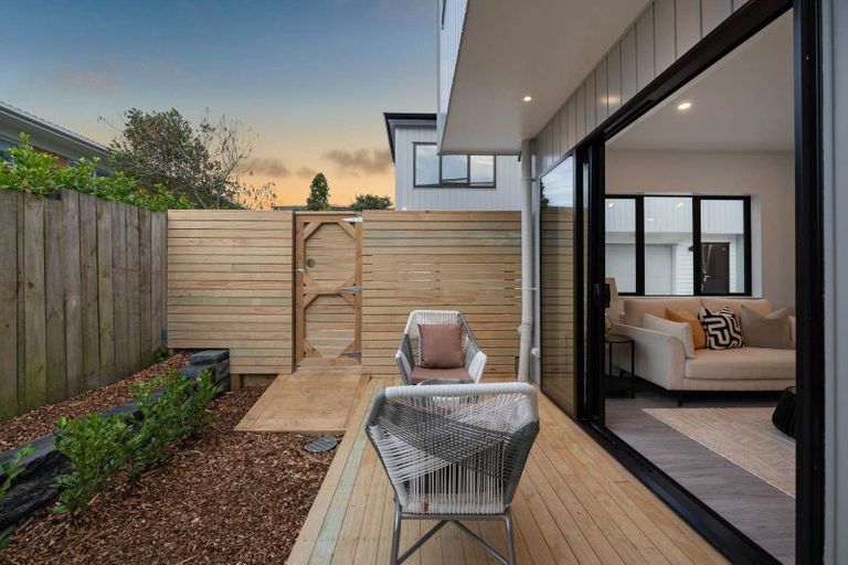 Photo of property in 33c Garadice Road, Rothesay Bay, Auckland, 0630