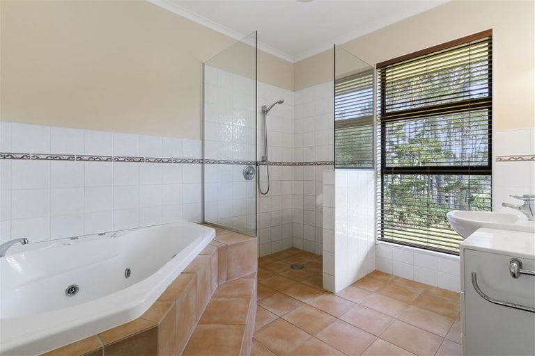 Photo of property in 10 Whites Road, Whitford, Howick, 2571