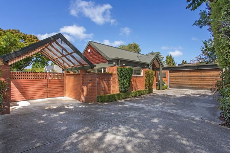 Photo of property in 2/32a Bryndwr Road, Fendalton, Christchurch, 8052