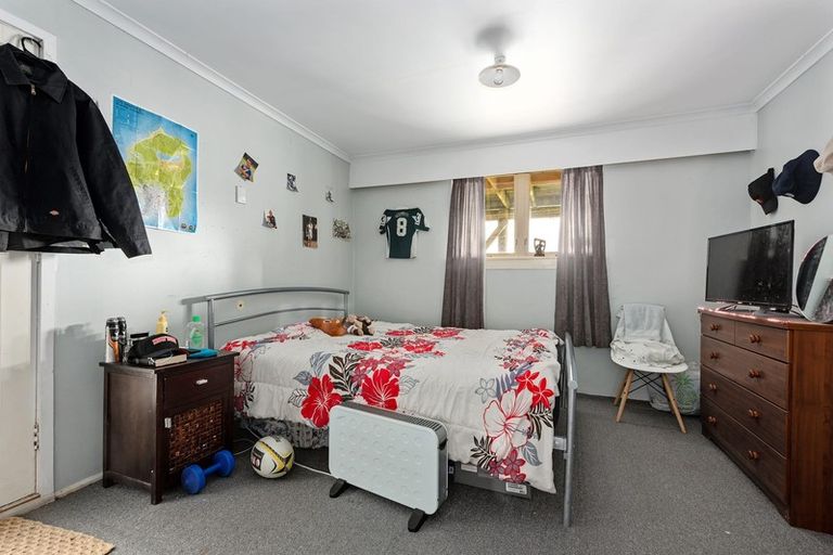 Photo of property in 32 Castle Crescent, Stokes Valley, Lower Hutt, 5019