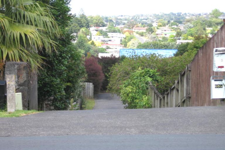 Photo of property in 1/65 Target Road, Totara Vale, Auckland, 0629