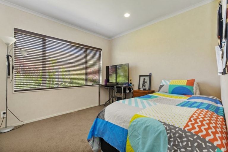 Photo of property in 34 Stranraer Crescent, Wattle Downs, Auckland, 2103