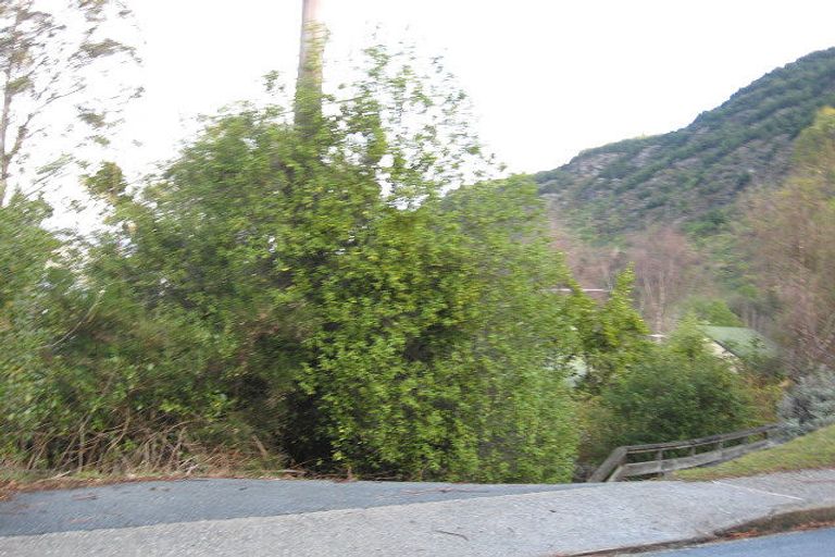 Photo of property in 75 Arawata Terrace, Sunshine Bay, Queenstown, 9300