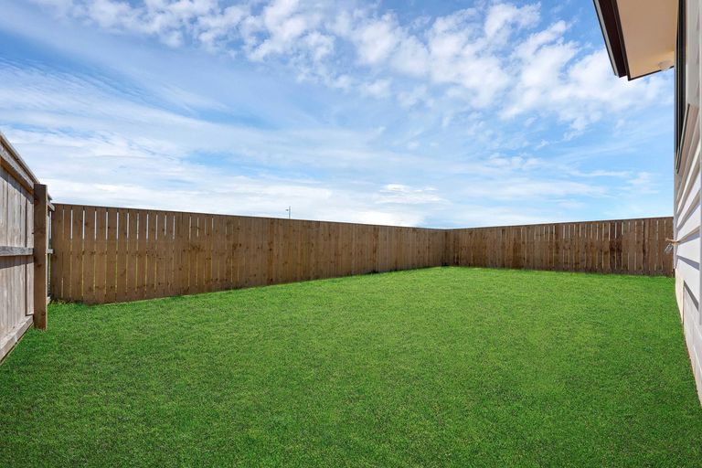 Photo of property in 27 Korowhiti Road, Clarks Beach, 2122