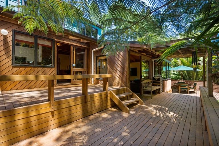 Photo of property in 50 Raymond Terrace, Northcote, Auckland, 0627