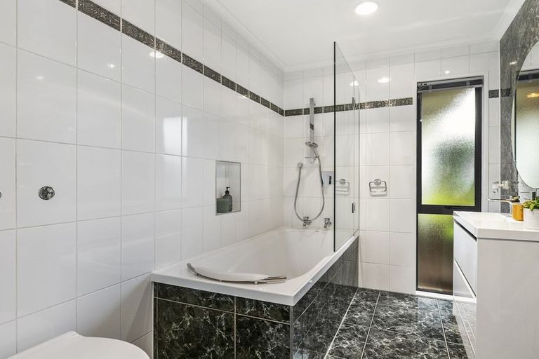 Photo of property in 1 Sunninghurst Drive, Fairfield, Dunedin, 9018