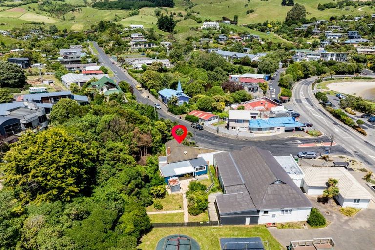 Photo of property in 1 Greenacres Street, Macandrew Bay, Dunedin, 9014
