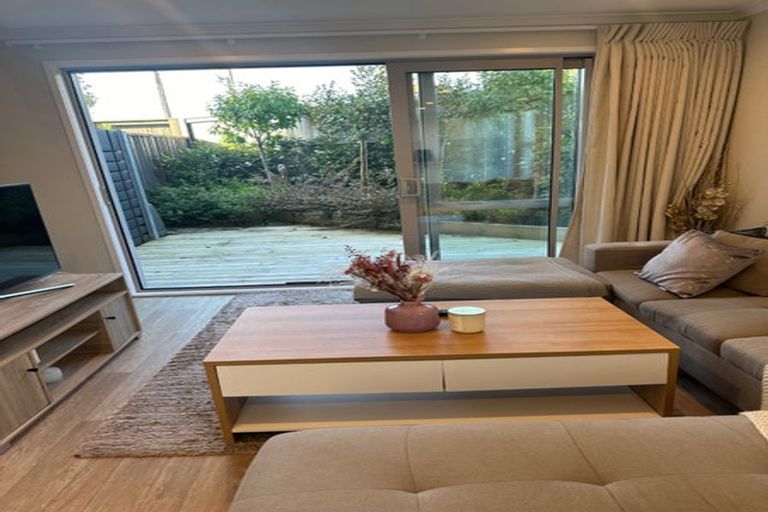 Photo of property in 1a Pavola Grove, Glenfield, Auckland, 0629