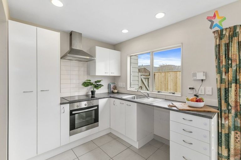 Photo of property in 3/8 Waldie Grove, Avalon, Lower Hutt, 5011