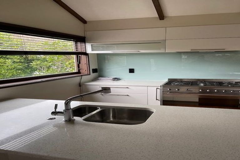 Photo of property in 107 Totara Road, Miramar, Wellington, 6022