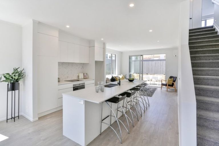 Photo of property in 10a Lyndhurst Road, Tawa, Wellington, 5028