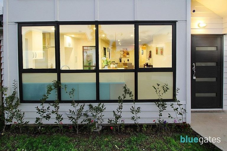 Photo of property in 1 Whekau Drive, Takanini, 2112